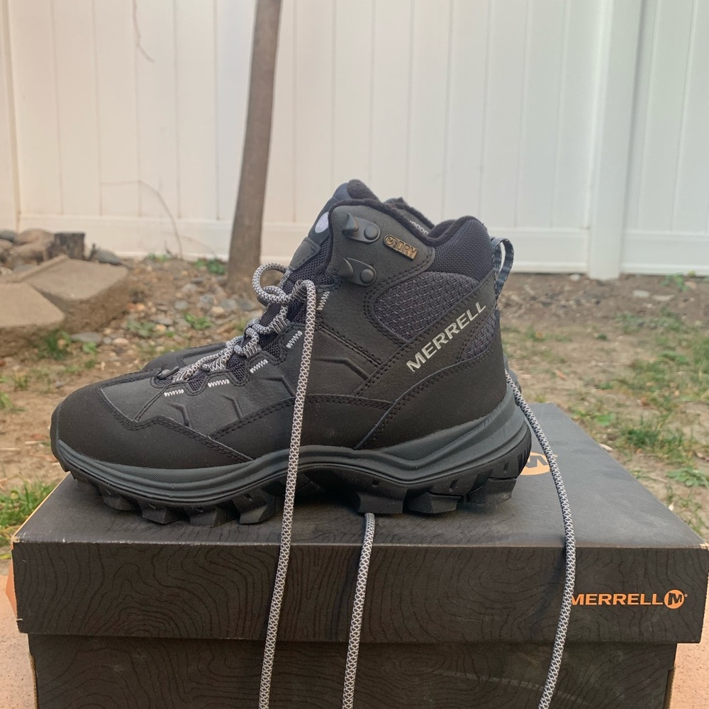 Merrell Womens Thermo Chill Mid WP Black Boots. Size 6.5.
